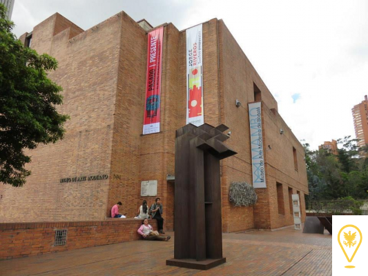 El Museo de Arte Moderno de Bogotá: Vanguardias en Exhibición